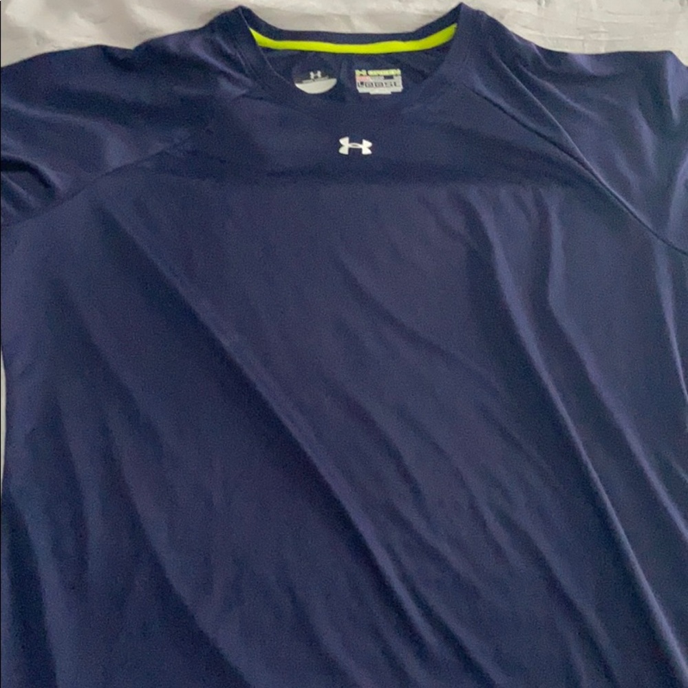Women loose under armour shirt